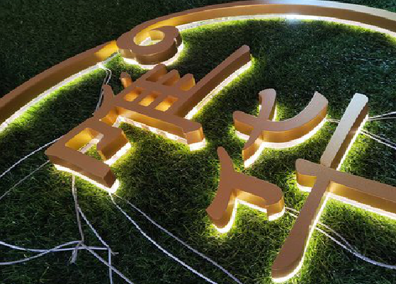 曲靖门头上的发光字你选对了吗？